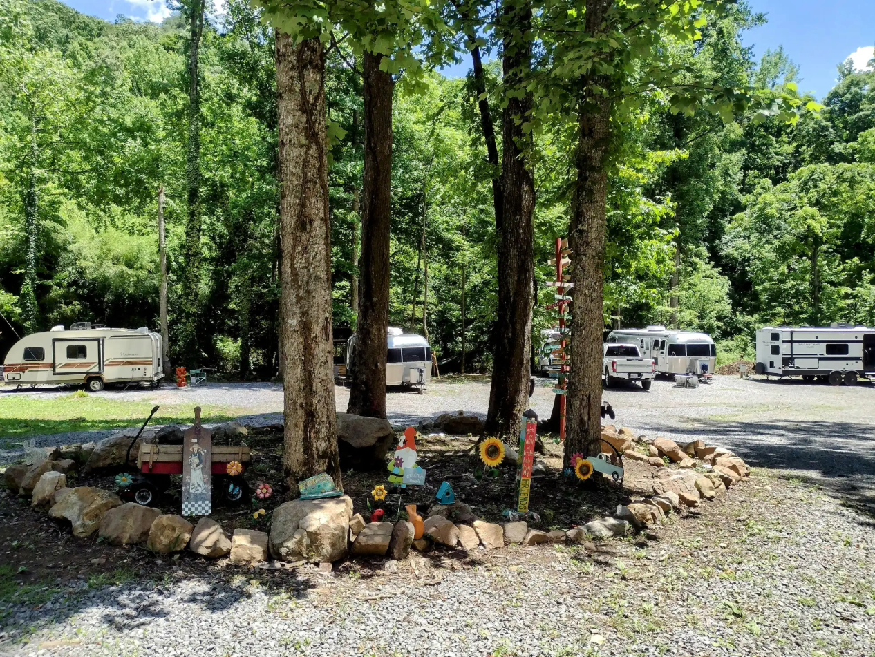 Creekside Camping in Del Rio, Tennessee